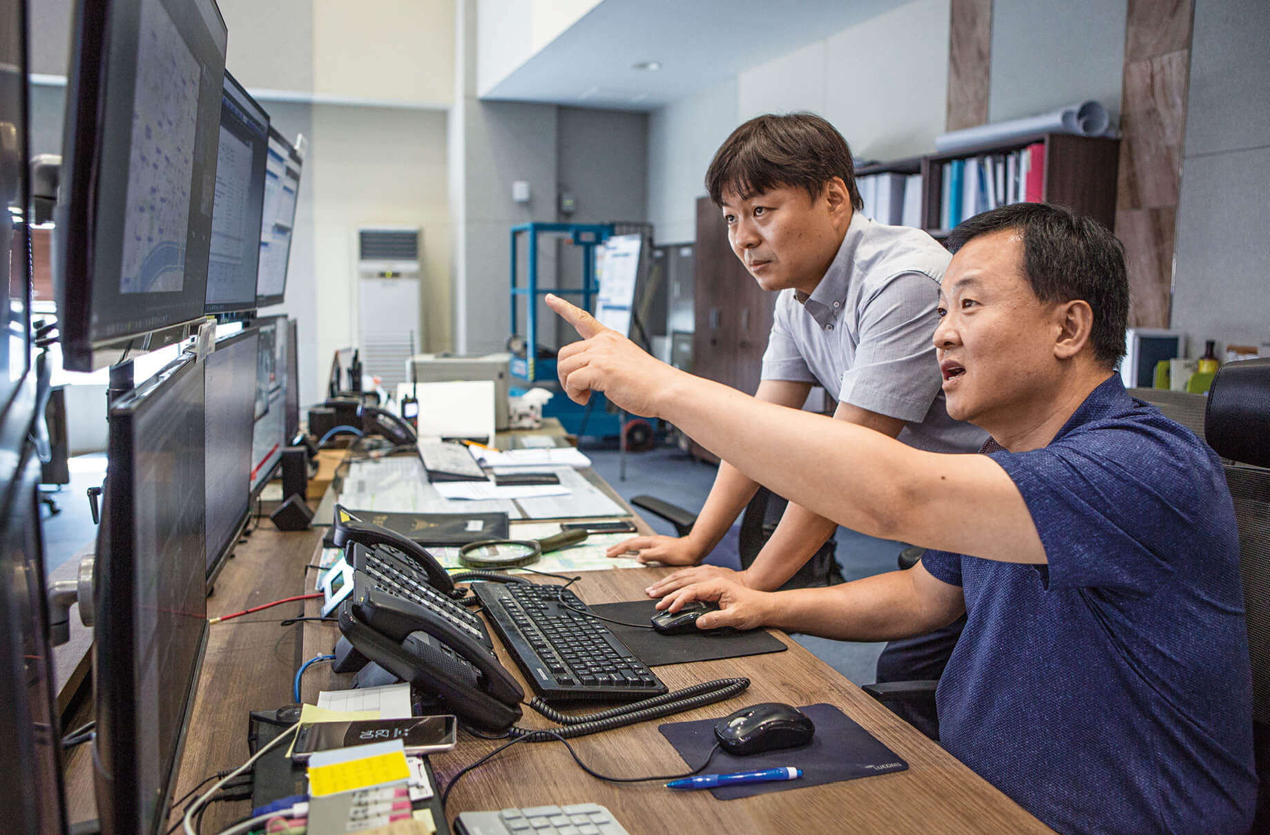 Im IFZ Smart City Kontrollzentrum werden die Messdaten ausgewertet. Eine technische Plattform verarbeitet den Datenstrom in Echtzeit. Ⓒ Jean Chung