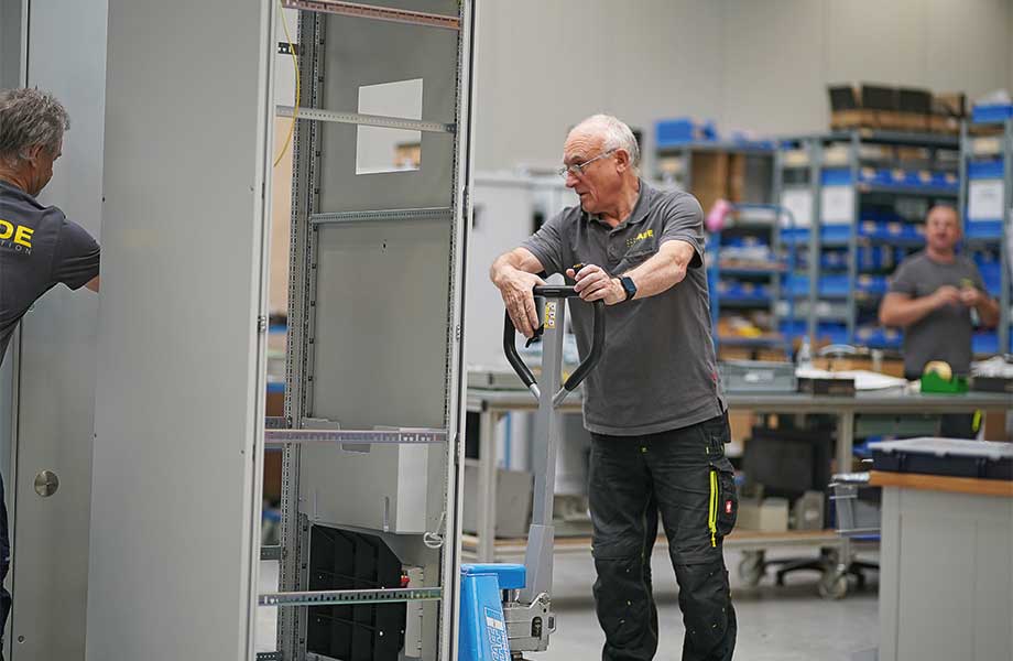 VX25 Schaltschränke von Rittal sind der Standard bei Hade Automation. (© HADE Automation)