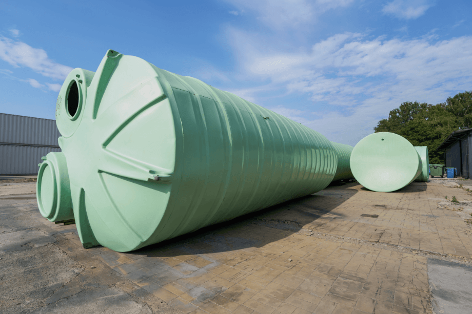 ...entstehen Tanks und andere Kunststoffprodukte in großen Dimensionen.