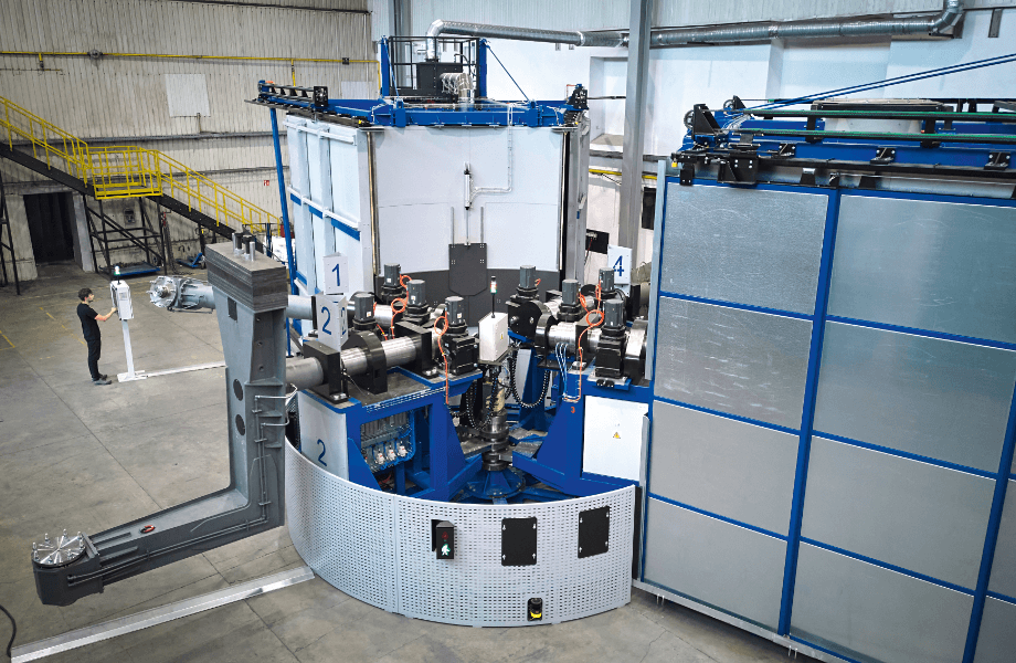 Karussell mit Hightech: Mit Rotationsformmaschinen...