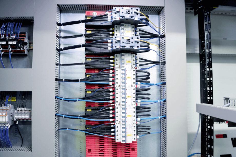 Innen arbeitet die Power-Plattform RiLineX, platzsparend, effektiv und sicher. Bild: Michael Koch/Digital Fotogroup
